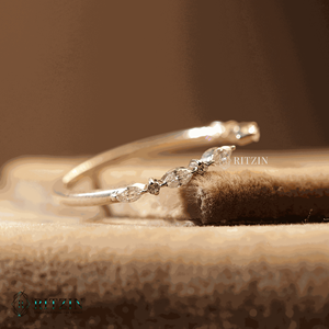 Alliance demi-éternité en moissanite de forme marquise et ronde pour femme - Product Image 2