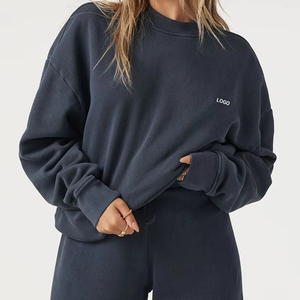 Sweat-shirt d'entraînement décontracté en coton oversize pour femme avec logo personnalisé sur le devant, poches kangourou et capuche, vêtement de détente - Product Image 1