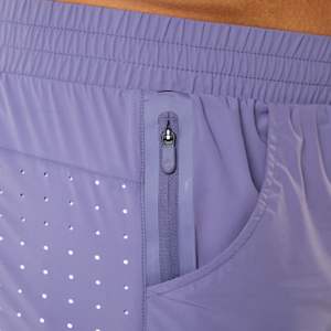 Plus lisse et plus doux 80% Nylon 20% élasthanne numérique Violet hommes Compression doublé Short d'entraînement tissé avec poches avant - Product Image 6