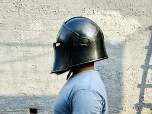 Casque de Viking en acier au carbone 1095 fait à la main chaîne de ligne élégante en laiton pour Camping Défense OEM Couteaux Viking personnalisables inclus - Product Image 3