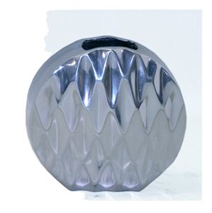 Vase à fleurs argenté de haute qualité de conception allemande Ensemble de trois pots en aluminium finition argentée pour la décoration intérieure Salon et chambre à coucher - Product Image 5