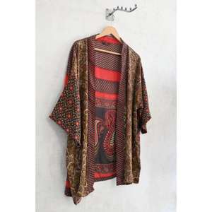 Bata de satén tipo kimono corta hasta la rodilla con cuello en V y estampado floral, transpirable, de seda con patchwork, talla grande para mujer, ropa de dormir y de estar por casa suave. - Product Image 2