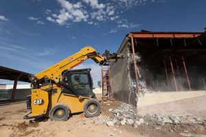 Cargadoras Compactas Cat Skid Steer - Diseño de Elevación Vertical 270°, Peso Operativo 10441 LB y Potencia Neta - SAE 1349 100 HP - Product Image 3