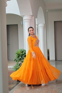 ชุดเดรสงานแฟนซีสำหรับปาร์ตี้ชุดเดรสสีเนื้อสีเหลืองสวยงามแบบอินเดียดีไซน์เนอร์มีสไตล์ล่าสุด - Product Image 3