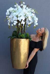 <b>Large</b> Golden Decorative Metal Flower Vase With Wide Stable Base Ideal For Grand Floral Arrangements In Lobbies Or Event Spaces - Product Image 5