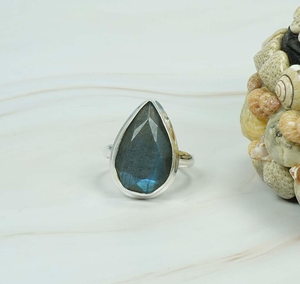 Bague élégante en argent sterling 925 faite à la main, pierre précieuse en forme de poire en Labradorite naturelle romantique à la mode, pierre de naissance de février - Product Image 3