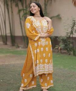 RICH LOOK RAYON ALGODÓN CHIKANKARI TRABAJO KURTI PALAZZO CONJUNTO DESGASTE FESTIVAL PRECIO AL POR MAYOR ROPA ÉTNICA DESGASTE INDIO PAKISTANI - Product Image 1