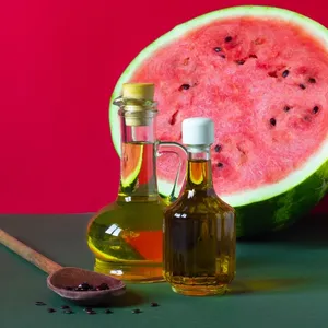 100% huile de support de graines de pastèque pressée à froid pure et naturelle pour les soins de la peau et des cheveux, massage et cosmétiques | Approvisionnement en gros - Product Image 1
