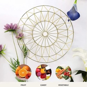 Cesta de alambre de oro clásica, Mini frutas, pan, dulces, almacenamiento de materiales para el hogar, latón de Metal fuerte y único de GM IMPEX - Product Image 1