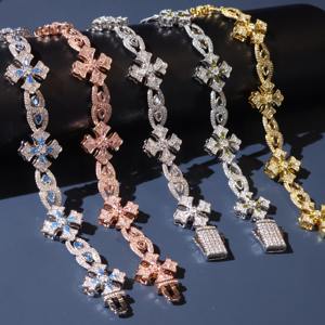 Pulsera Infinito Floral con Incrustaciones de Diamantes Moissanite VVS de Corte Redondo en Plata 925, Joyería de Lujo Brillante, Fabricante de Joyería - Product Image 1