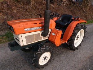 Tractor Utilitario Compacto Kubota B1600 Nuevo y Usado para Jardinería, Agricultura y Gestión de Propiedades - Product Image 1