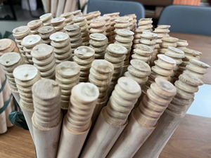 Manche en bois d'eucalyptus Tête de balai en plastique portable Fabriqué au Vietnam 60-120 cm Prix compétitif - Product Image 5