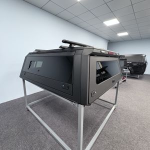 Cubierta Rígida Multifuncional Impermeable de Aluminio para Camioneta Toyota TUNDRA 5.5FT con Puerta Trasera con Cerradura - Product Image 5