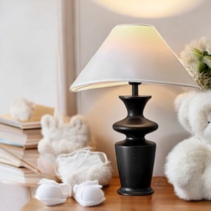 Lampe de table en bois de bonne qualité avec abat-jour rond en tissu et fini naturel utilisé pour l'éclairage décoratif à la maison - Product Image 4