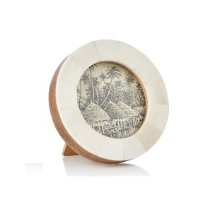 Cadre photo en corne authentique en corne de buffle véritable avec des motifs qui se fondent naturellement dans les intérieurs vintage et boho - Product Image 5