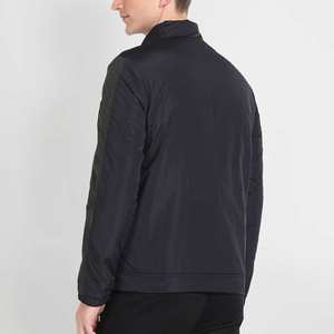 Blouson bombardier à logo personnalisé pour hommes, style streetwear à la mode de qualité supérieure avec fermeture éclair sur le devant, tissu léger côtelé et patchs - Product Image 3