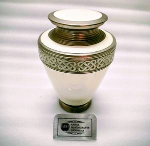 Urna Funeraria de Latón Grabada en Blanco, Estilo Americano/Europeo, para Adultos, para Guardar Cenizas de Cremación - Product Image 2