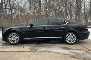 Lexus LS 460 AWD V8 Power AWD Comfort Package d'occasion de 2015, non modifié - Product Image 3