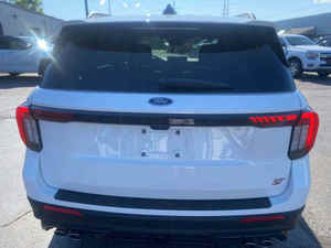 2024 Explorer ST AWD Automático Asientos de Cuero Volante a la Derecha R17 Techo Panorámico 50001-75000 Millas Título Limpio Sin Accidentes - Product Image 4