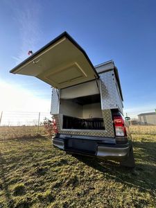 2023 Toyota HILUX 4X4ห้องโดยสารคู่ใช้กับพวงมาลัยซ้ายที่นั่งหนังไดรฟ์อลูมิเนียมอัลลอยด์ภายในสีเข้มแร็คหลังคา - Product Image 6