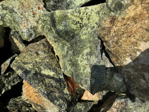 Pierre de serpentine brute de vente en gros avec de la serpentine brute en forme de quantité en vrac naturelle pour des utilisations multiples - Product Image 2