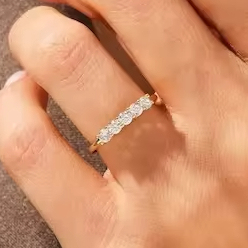 Anillo de compromiso de diamante simulado de cinco moissanitas de corte redondo, anillo personalizado, regalo de joyería para ella - Product Image 3