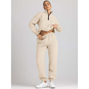 Conjunto de Dos Piezas de Felpa para Mujer, Corte Regular, Invierno y Otoño, Sudadera con Cuello Redondo y Pantalones Deportivos, Transpirable, con Logotipo Frontal, Estilo Urbano, 3D - Product Image 1