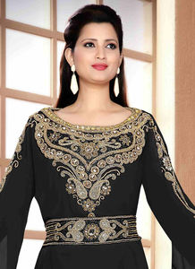 Caftans islamiques en georgette noire brodée - Product Image 2