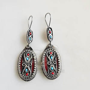 Nouvelles boucles d'oreilles pour femmes, accessoires de mode, boucles d'oreilles pendantes en cristal de luxe pour femmes, élégantes, en vente - Product Image 1