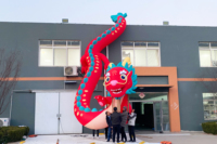 Décoration de centre commercial de dragon de dessin animé gonflable auto-développé Aero mascotte de dragon gonflable chinois suspendu