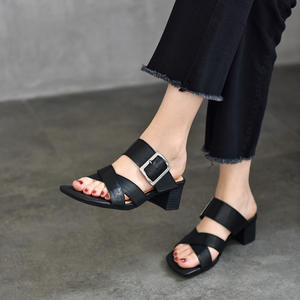 Pantoufles en cuir pour femmes, pour l'intérieur et l'extérieur, sandales confortables et souples, mules de maison avec semelle antidérapante pour la maison - Product Image 1