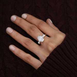 Anillo de Compromiso con Diamante Cultivado en Laboratorio, Corte Ovalado, Claridad VS1, Color F, Opciones de Plata de Ley/Platino/Oro, Elegantes Anillos de Diamantes - Product Image 4