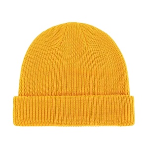 Nouveaux bonnets d'hiver légers extensibles et doux de marque adaptés à une utilisation quotidienne par temps froid avec étiquettes personnalisées - Product Image 1