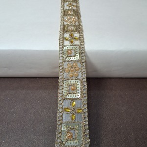 Garniture en dentelle brodée de polyester floral de haute qualité pour robes de mariée et décoration de vêtements disponible à un prix abordable - Product Image 1