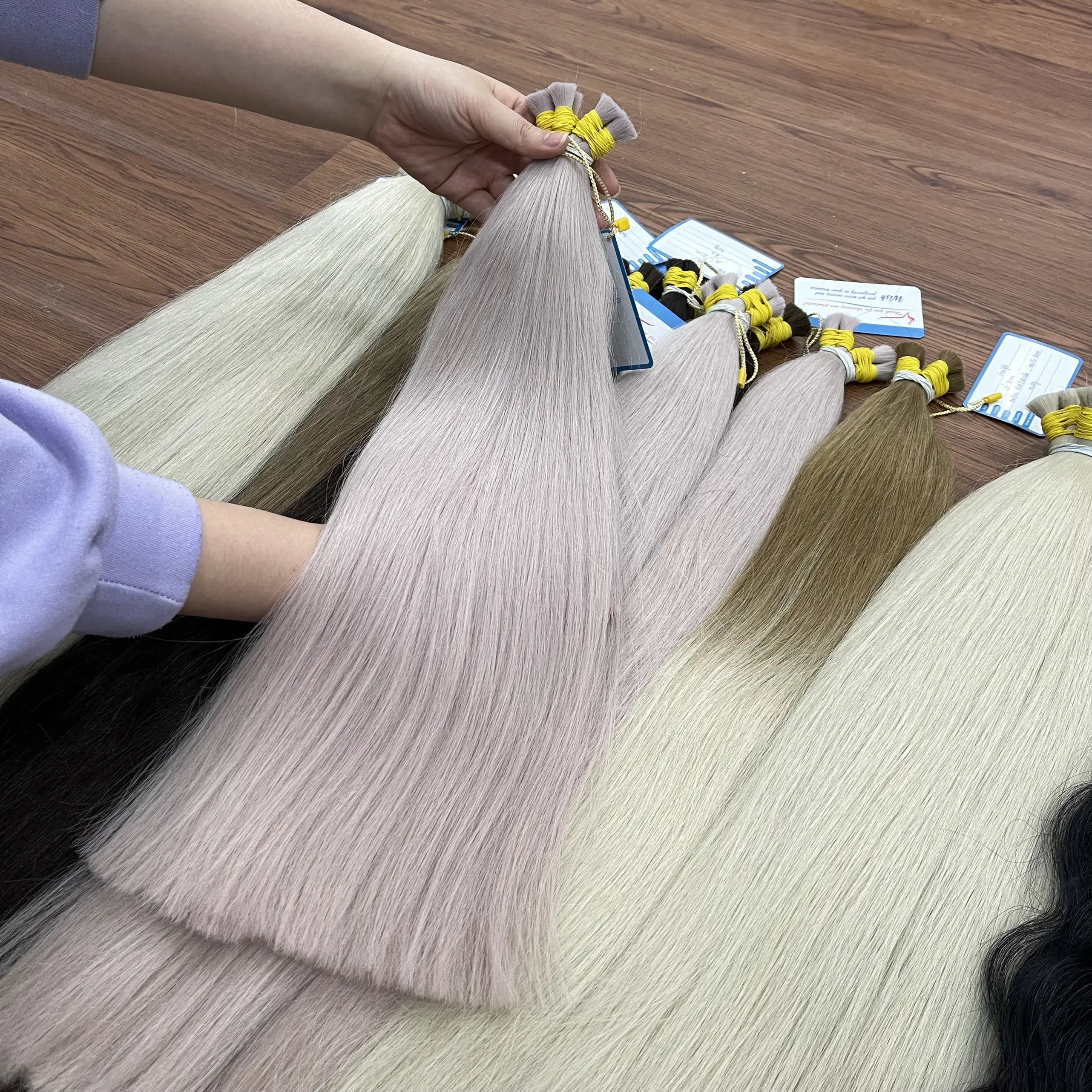 Precio al por mayor directo de fábrica 100% Extensiones de cabello humano vietnamita sin procesar Paquete de cabello a granel de alta calidad color rosa