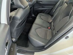 2022 T-o-y-o-t-a C-a-m-r-y S E Nightshade AWD faible kilométrage et prix abordable en stock prêt pour l'expédition - Product Image 6