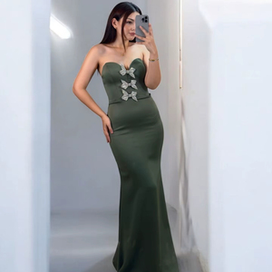 Robe de soirée élégante sans bretelles, style sirène, avec détail papillon luxueux, longue robe - Product Image 1
