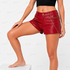 Shorts pour femmes en cuir 100% imperméable, respirant et écologique, style streetwear moto, taille mi-haute rouge avec détails rivets - Product Image 5
