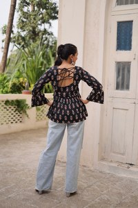Hermosos conjuntos de Kurti con estampado de algodón puro con parche Kutchi-Top trasero con estampado de trabajo Dori para fiestas - Product Image 6