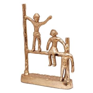 Gutsy Trio Pièce maîtresse en aluminium doré Accessoire de décoration intérieure élégant - Product Image 4