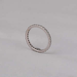Bague de mariage éternelle classique en or blanc massif plaqué 18 carats avec diamants de laboratoire taille ronde – Cadeau de mariage de luxe - Product Image 3