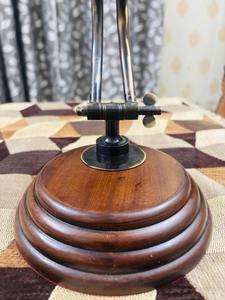 Lupa Antigua de Latón con Base de Madera, Lente de Aumento Ajustable, Decoración de Mesa - Product Image 5