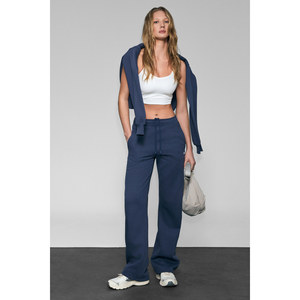 Pantalon de survêtement décontracté pour femme Urban Beat CLAYT, doublé en polaire, en tissu doux, avec deux poches et détails imprimés - Product Image 1