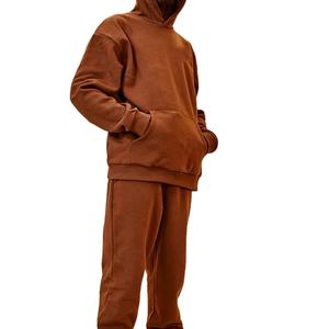 Conjunto Deportivo de Invierno para Hombre con Logotipo Personalizado al por Mayor |   Sudadera con Capucha Extra Grande de Algodón y Pantalones Deportivos de Felpa - Product Image 2