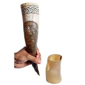 Corne à boire de bœuf de vache sculptée à la main de taille personnalisée avec support inspiré du style animal vikings cadeau de noël par Mehak Impex - Product Image 1