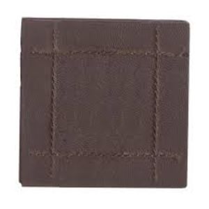 Ensemble de sous-verres en bois de haute qualité gravés avec un logo personnalisé, fabrication artisanale, design moderne, réutilisables, pour la bière - Product Image 4