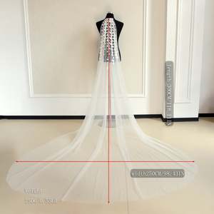 Velo de Novia Blanco Bridella M02-I, Tul Suave, Flores de Lujo, Perlas, Encaje Bordado a Mano, Decoración con Peine para Bodas Formales - Product Image 5