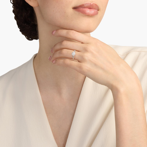 Elegante Anillo de Compromiso con Tres Circonitas Brillantes, Plata de Ley 925, Joyería Fina, Regalo para Bodas y Aniversarios - Product Image 5