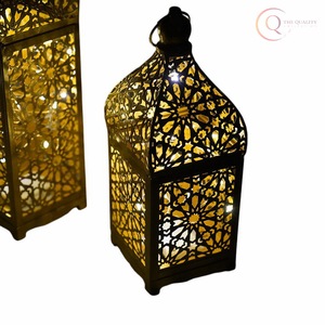 Lanterne en métal de luxe avec un look antique |   Durable et imperméable |   Rehausse l'attractivité vintage de la décoration intérieure pour l'utilisation pendant le Ramadan - Product Image 6