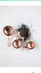 Taza medidora de cobre resistente con mango cómodo diseñada para proporcionar un uso fácil para principiantes y chefs profesionales - Product Image 5